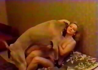 Blonde wants to get fucked by dog that has implausible fucking skills