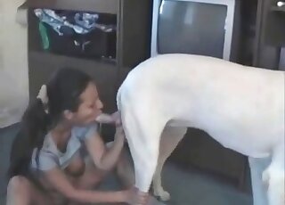 Agile mature gets real orgasmic pleasure of zoo sex with a dog